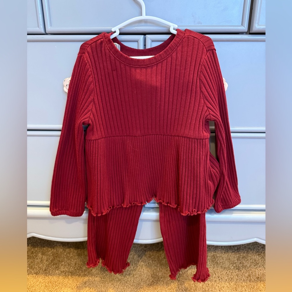 Long Sleeved Peplum Top and Wide Leg Pants. Never worn 3T